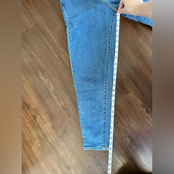 Levi’s high waisted taper jeans - Picture 10 of 11